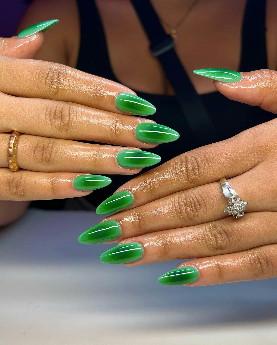 For a simple Christmas nail design for the 2023 holiday season, green aura nails are festive &amp; easy.