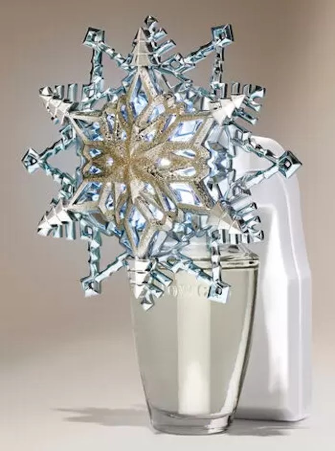 Layered Light Snowflake Wallflower