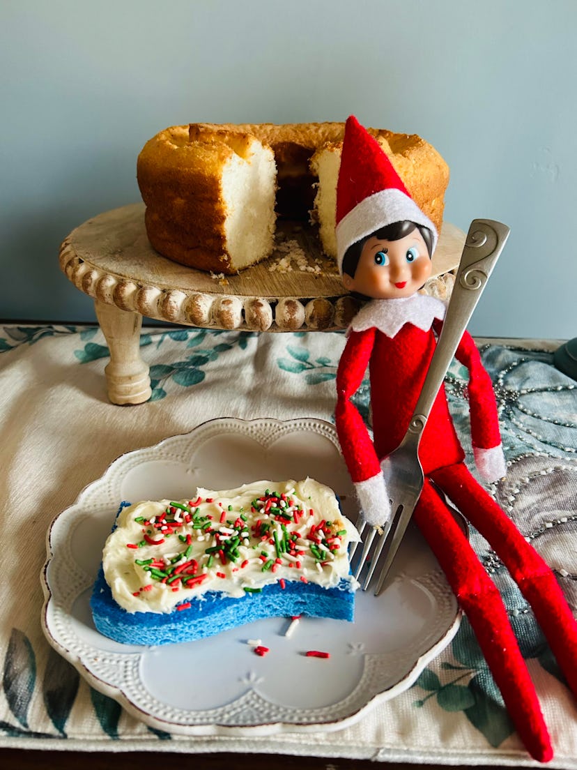 elf on the shelf prank idea: sponge cake using a sponge