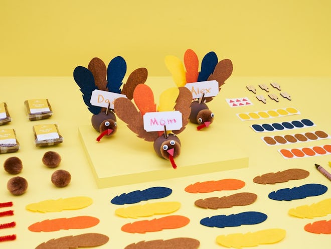 Thanksgiving Table Turkeys