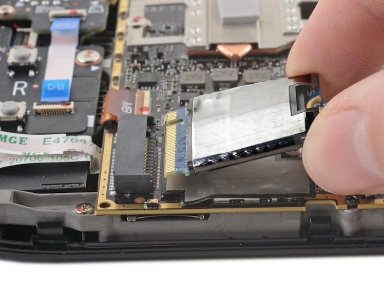 iFixit removing the SSD of a Steam Deck