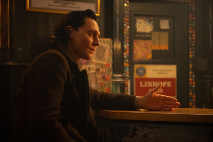 Tom Hiddleston sits at a bar as Loki in Episode 5 of 'Loki' Season 2