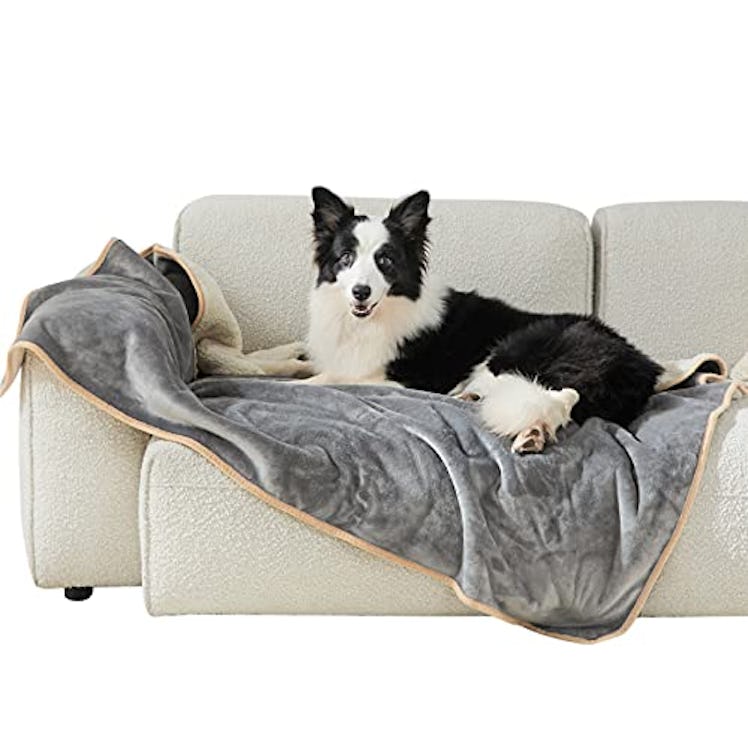  Bedsure Waterproof Dog Blanket