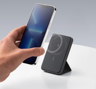 Anker Foldable Magnetic Charger with Stand
