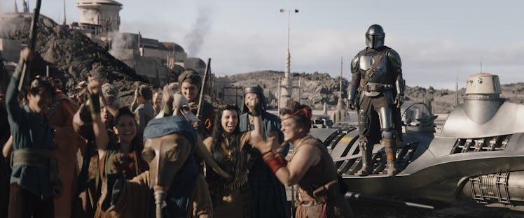 Din Djarin (Pedro Pascal) and the citizens of Nevarro in The Mandalorian