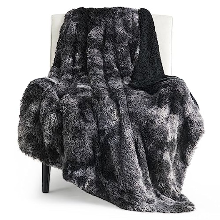 Bedsure Faux Fur Throw Blanket