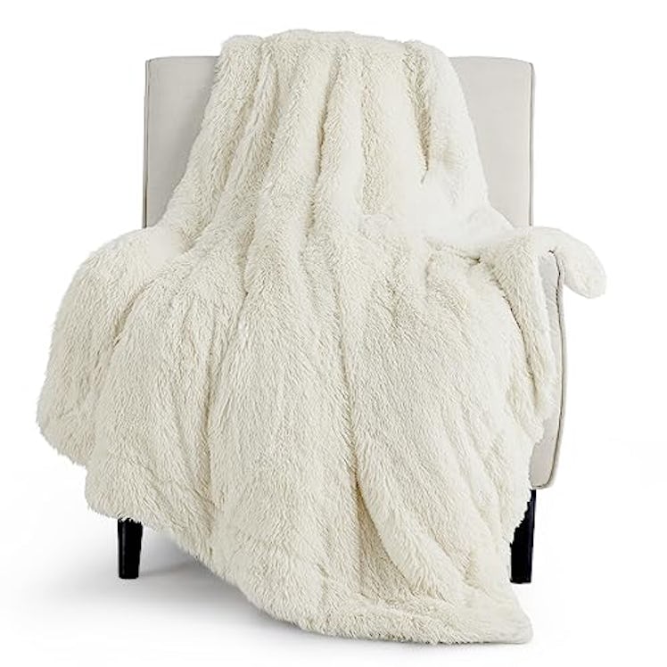 Bedsure Faux Fur Cream Throw Blanket