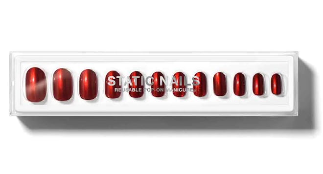 To Me, From Me Round Reusable Pop-On Manicures