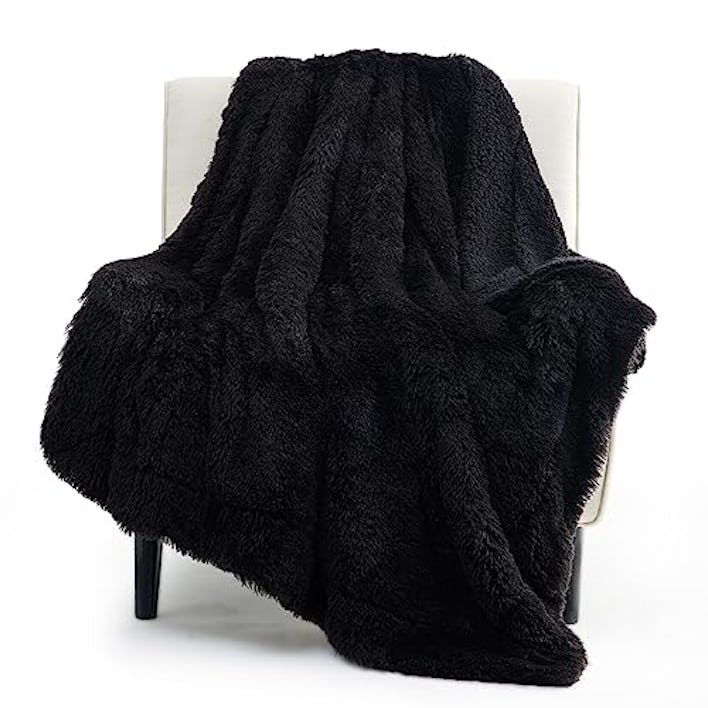 Bedsure Faux Fur Fuzzy Black Throw Blanket