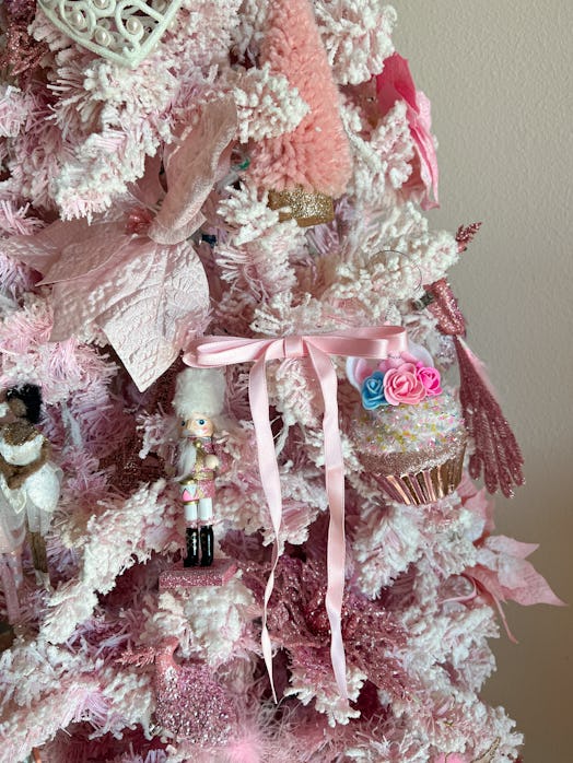 Chazlyn Yvonne shares decorating tips for putting together an Insta-worthy pink Christmas tree. 