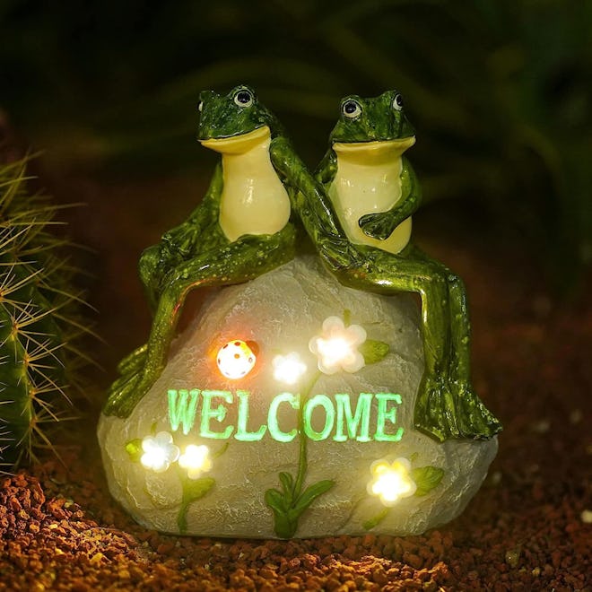 Nacome Solar Couple Frog Statue