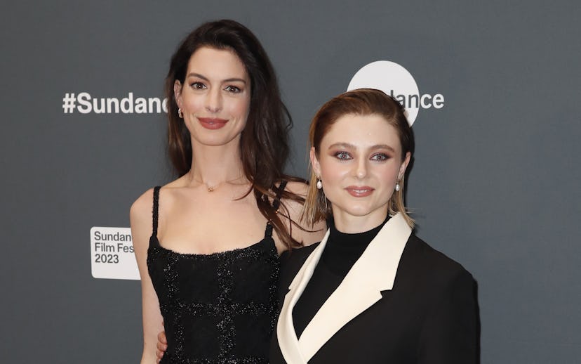 Anne Hathaway & Thomasin McKenzie Enjoy Eileen’s Unlikeable Characters