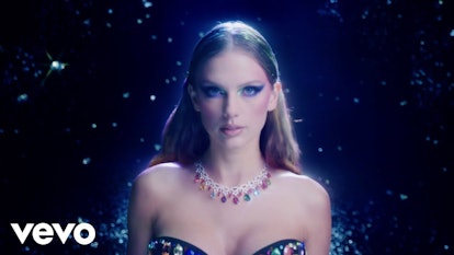 Taylor Swift without bangs in Bejeweled music video