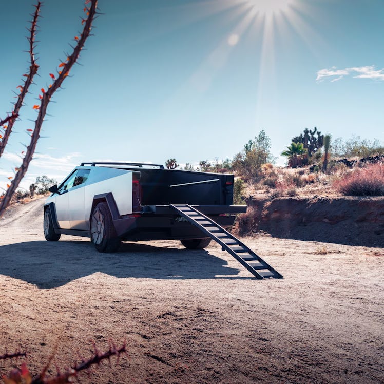 Tesla Cybertruck tailgate ramp costs $400