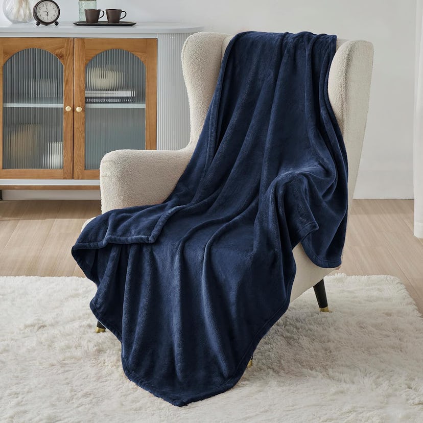 Bedsure Lightweight Fleece Blanket 