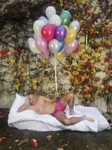 Juergen Teller, Self-Portrait with pink shorts and balloons,