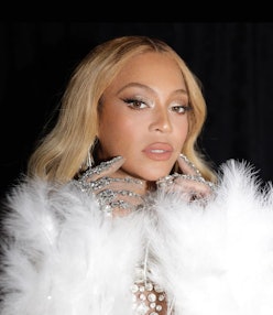 Beyonce sparkly eyeshadow and fur coat