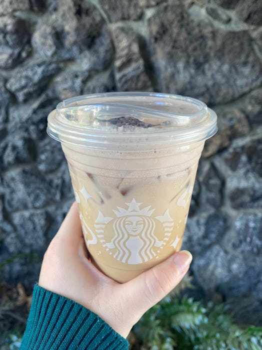 The Merry Mint White Mocha from Starbucks is a limited time drink that tastes like the holidays. 