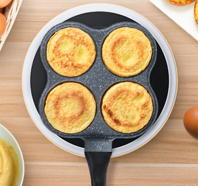 Buecmue 4-Cup Egg Frying Pan