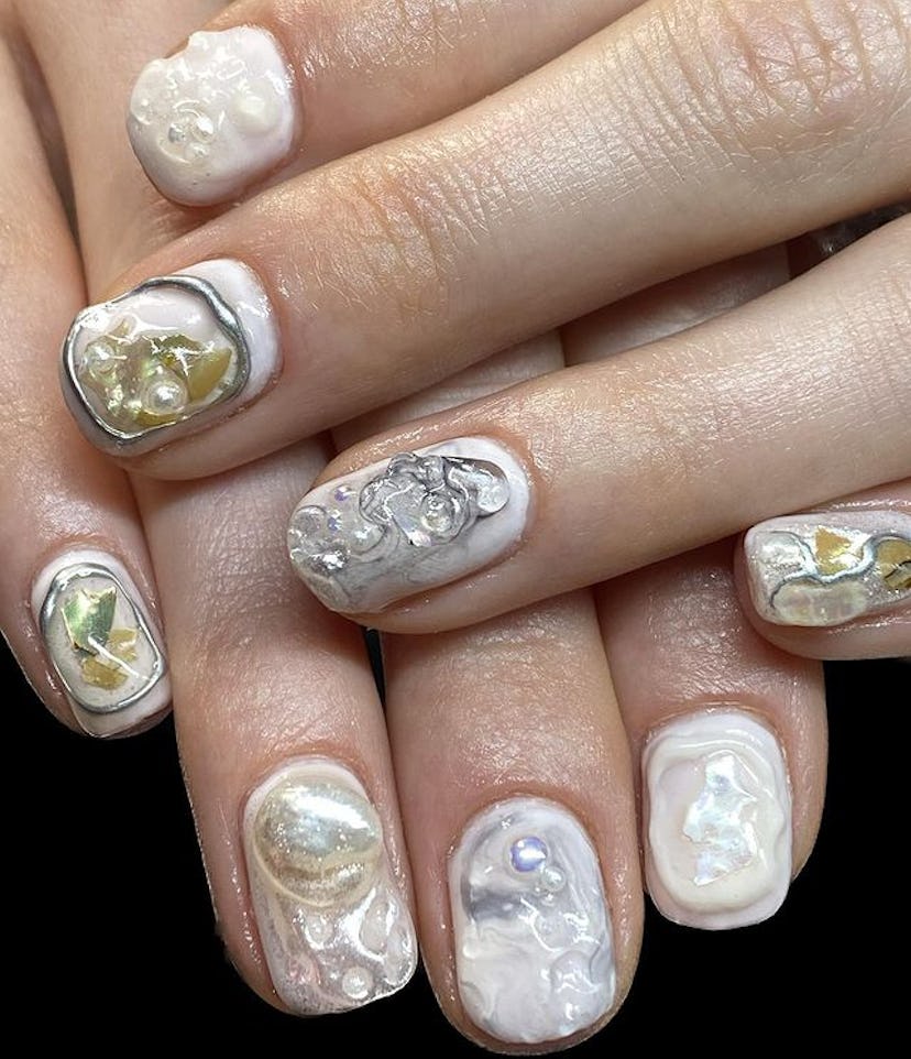 3D oyster nails with oceanic details.