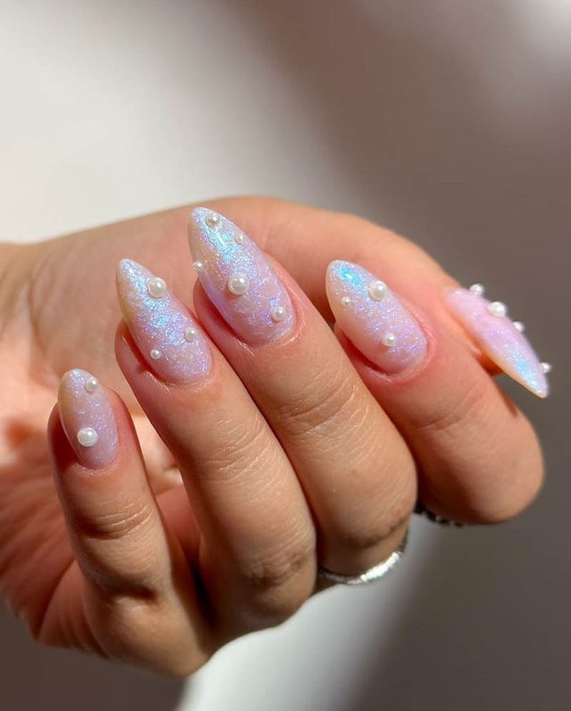 Oyster nails with pearls.