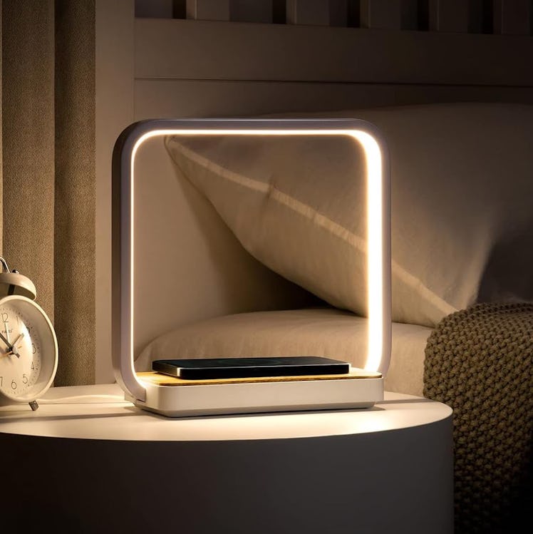 WILIT Bedside Lamp with Wireless Charger