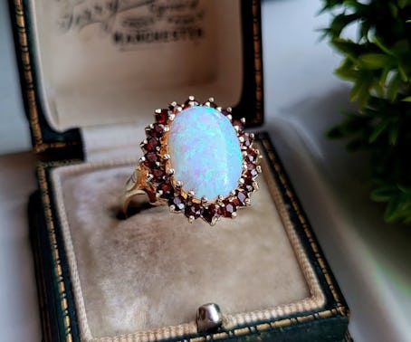Vintage 9ct Gold Garnet And Opal Ring