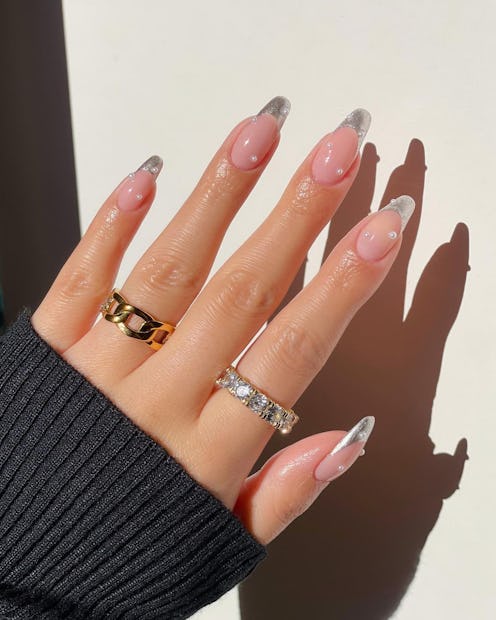 Here are 10 New Year's Eve press-on nails that are on-trend for 2023.