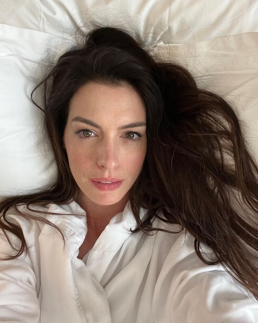 In Jan. 2023, Anne Hathaway shared a fresh-faced, makeup-free selfie on Instagram.