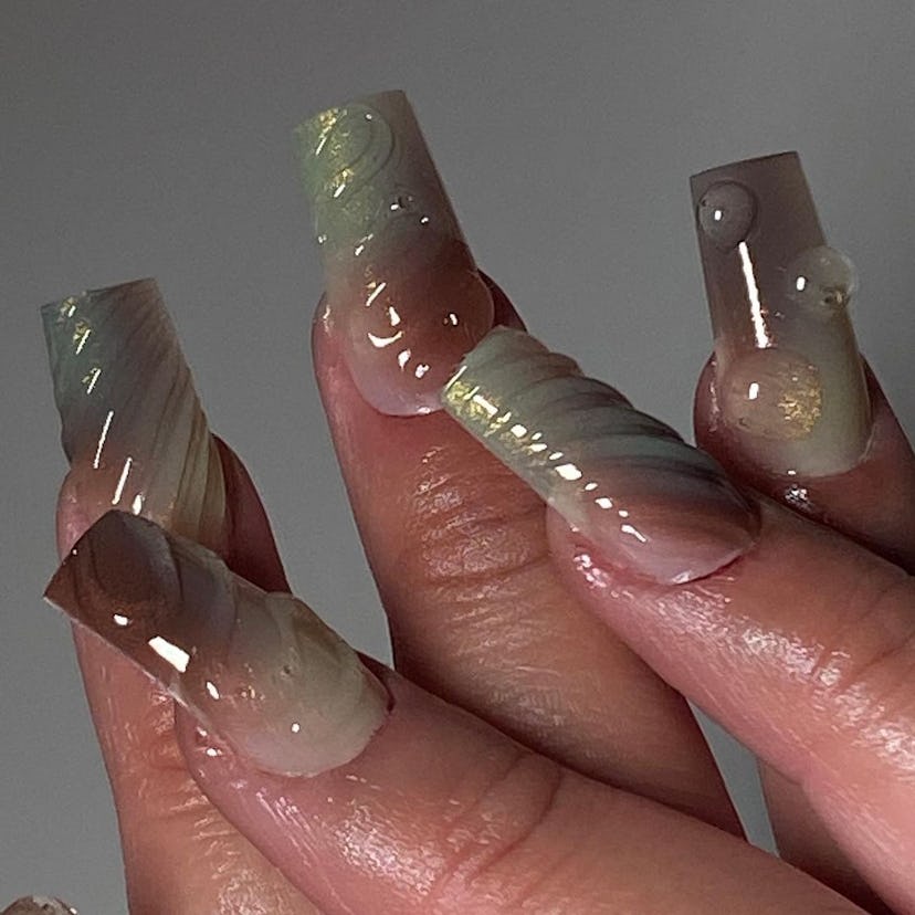 3D rippled nails  with earthy nail polish colors are an on-trend Capricorn nail design for 2024.