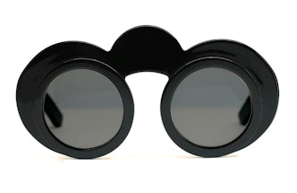 black circular sunglasses