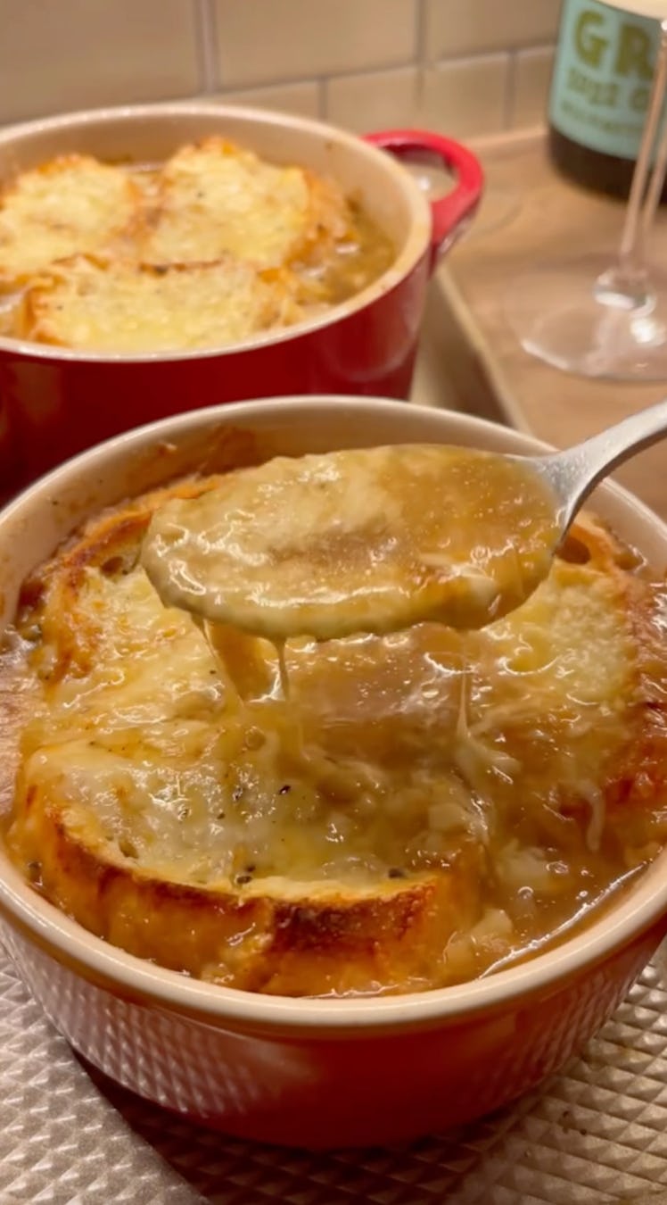 This TikTok recipe for French onion soup is a delicious one for the winter. 