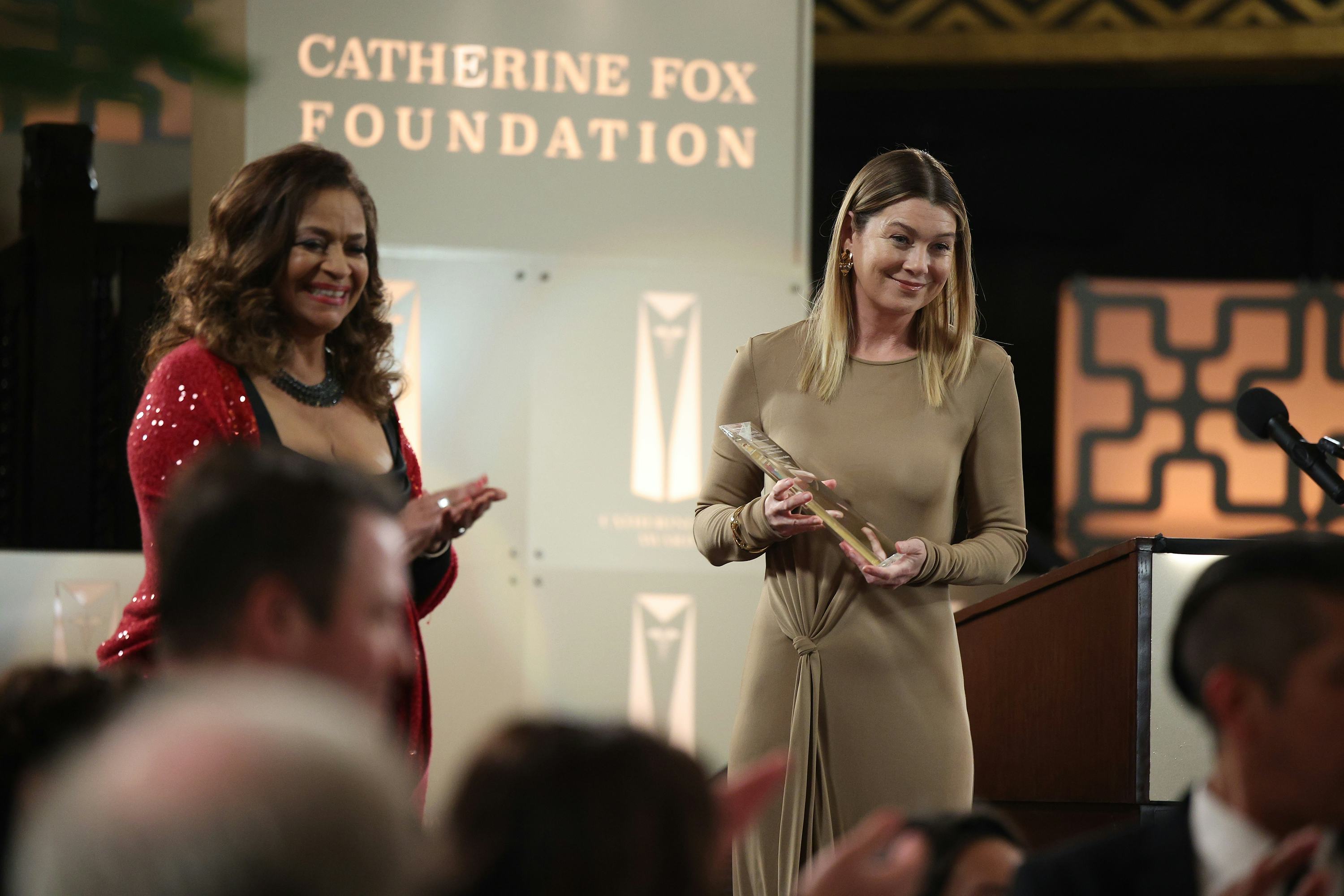 Debbie Allen &amp; Ellen Pompeo in &lsquo;Grey&rsquo;s Anatomy&rsquo;