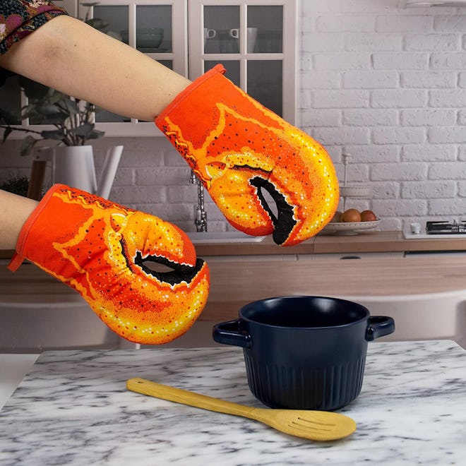 Boston Warehouse Lobster Claw Oven Mitts
