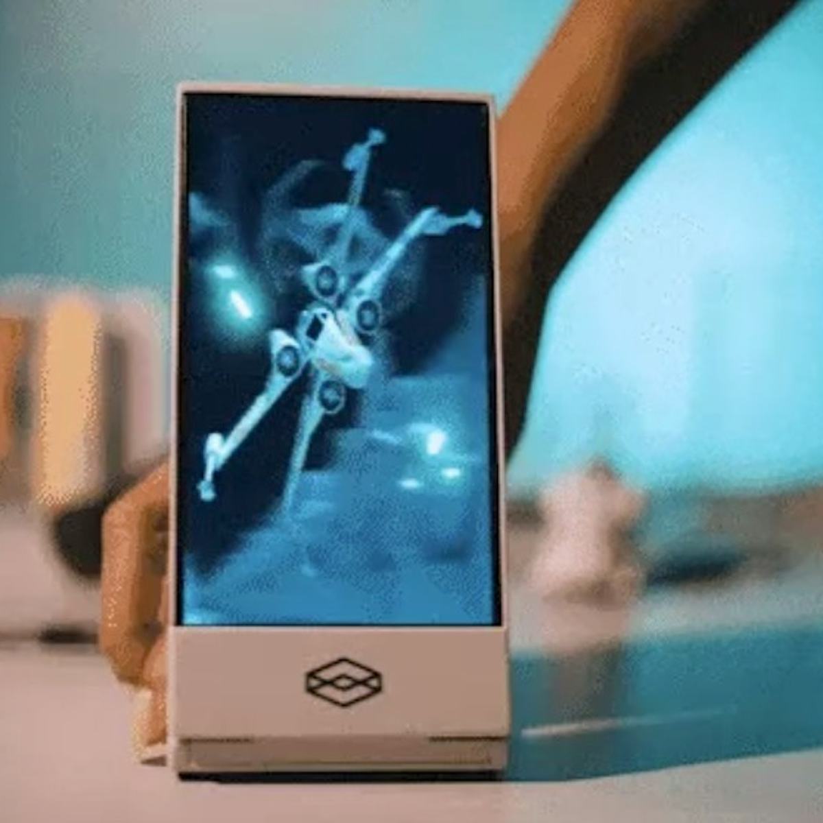 Looking Glass' Tiny Holographic Display Brings Your Photos Looking Glass' Tiny Holographic Display Brings Your Photos