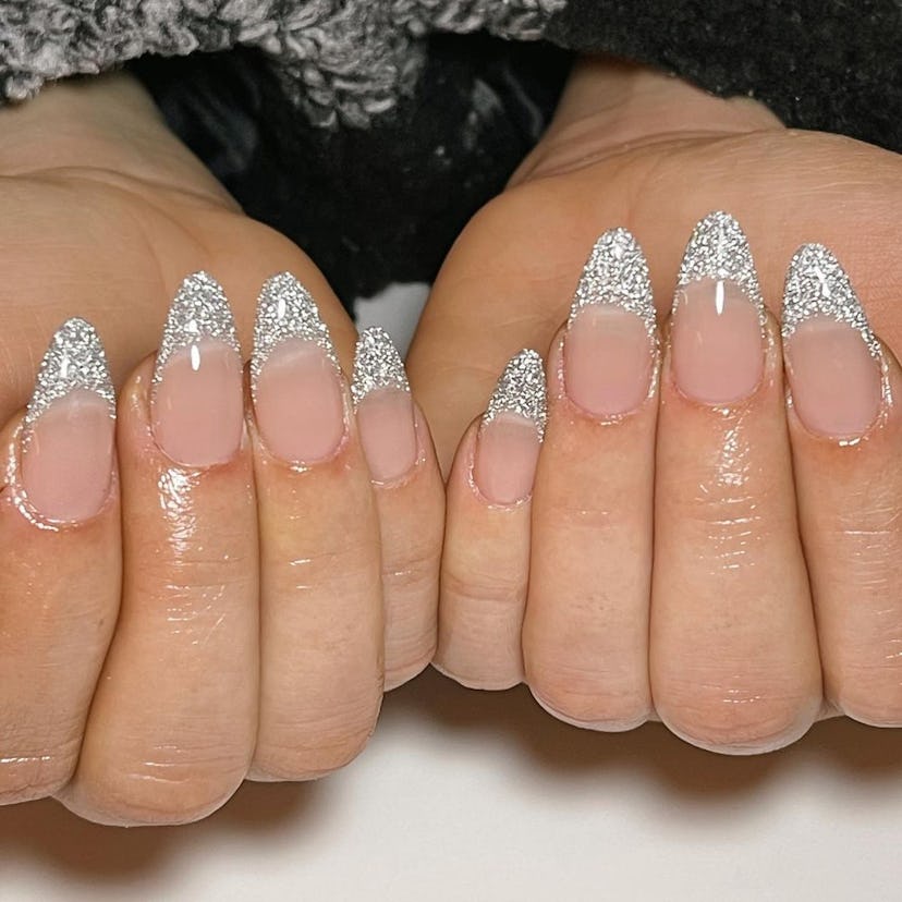 Sparkling silver French tip nails are a festive & classy manicure design for holidays nails in 2023.