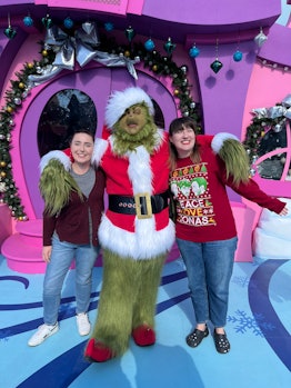 I went to Universal Studio Hollywood's 2023 holiday celebrations and met the Grinch. 