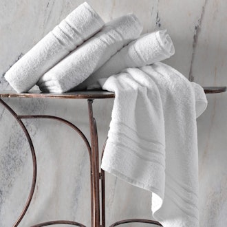 Hammam Linen White Bath Towels (4-Pack)