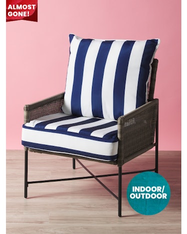 This blue and white accent cushion set is part of the modern coastal aesthetic, which is a spring ho...