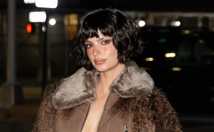 Emily Ratajkowski with a curly bob at NYFW in February 2023.