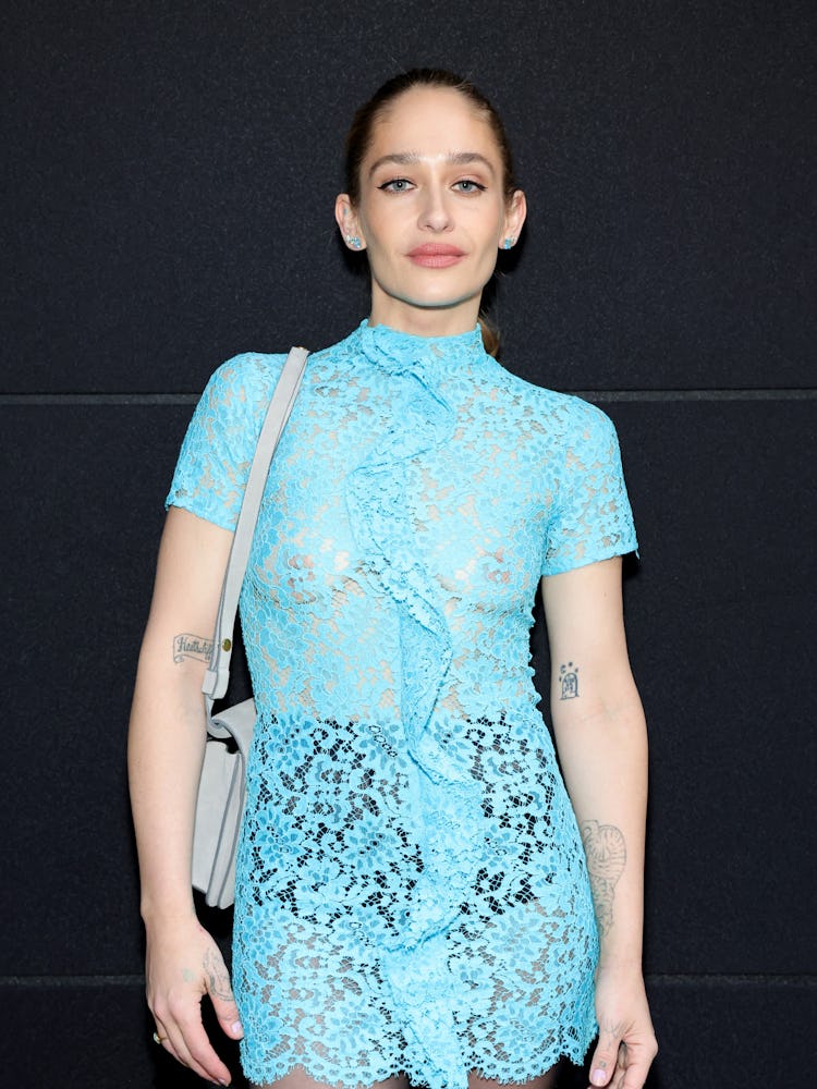 the actress jemima kirke in a blue outfit