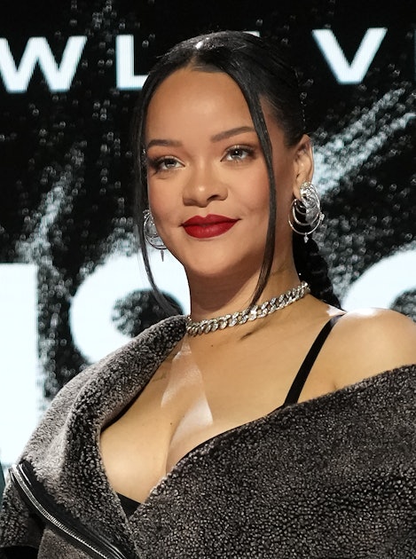 Rihanna Plugs Fenty Beauty During Super Bowl Halftime Show