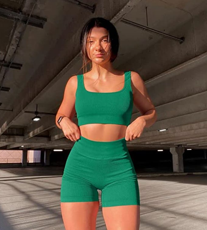 OQQ Seamless Ribbed Leggings and Bra (2-Pieces)