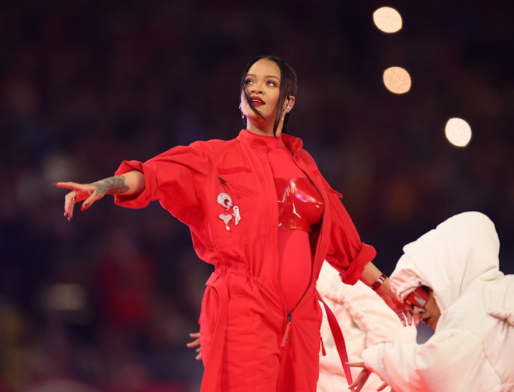 rihanna performing at the super bowl