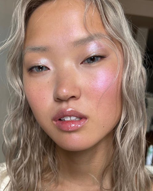 These easy pink eyeshadow looks are the perfect makeup look for Valentine's Day 2023, date night, or...