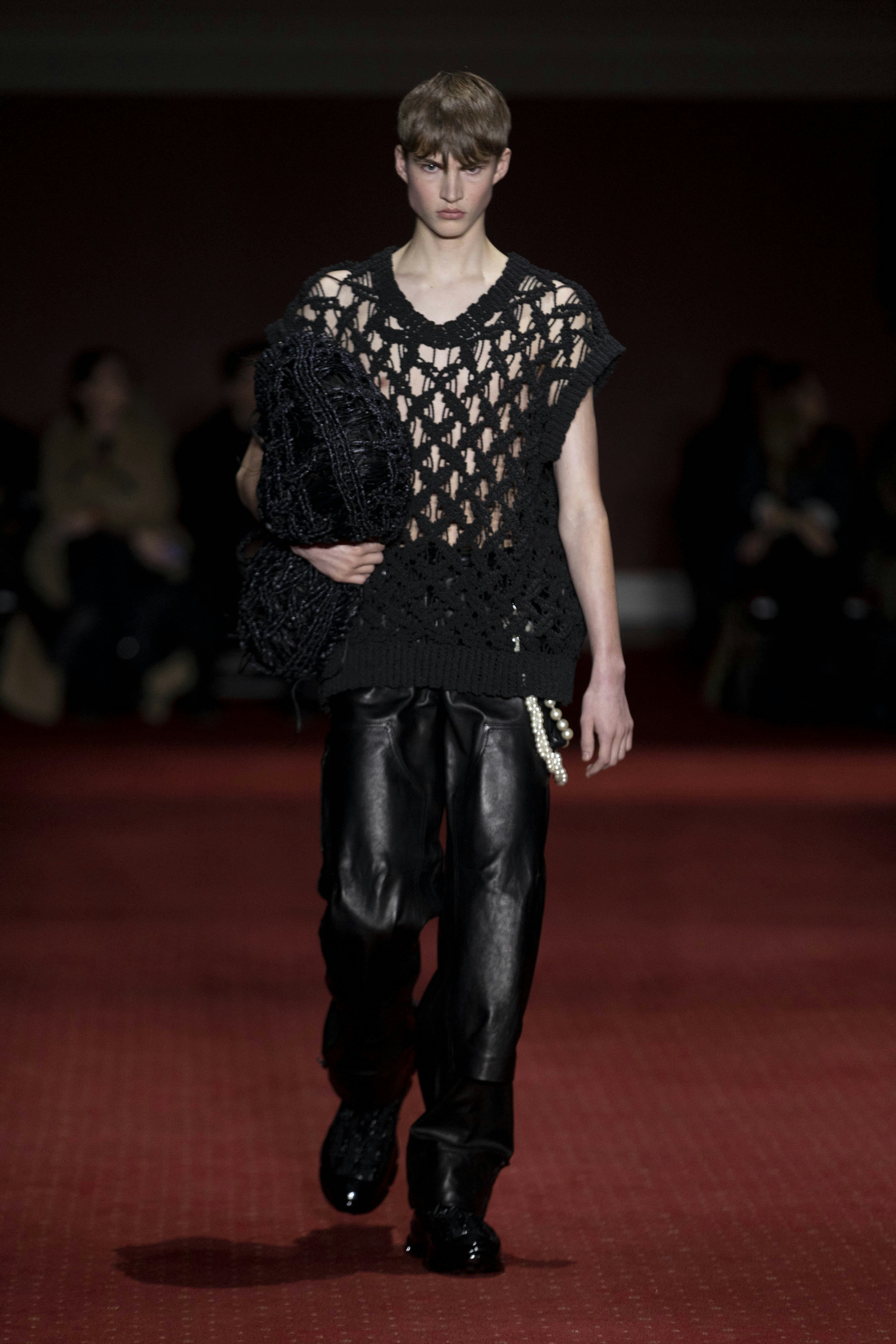 Simone Rocha's Fall/Winter 2023 Collection Featured Straw-Stuffed Ball ...