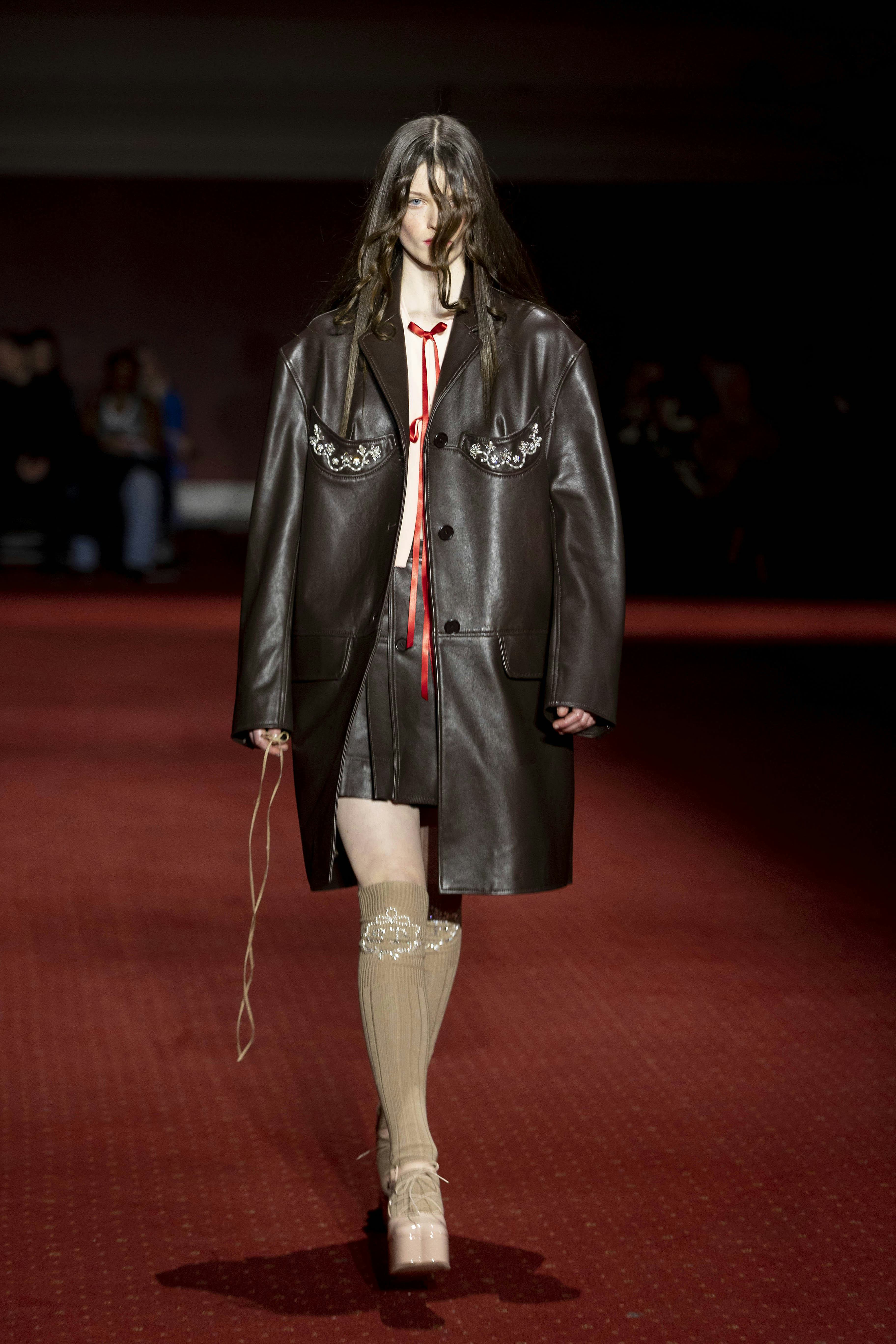 Simone Rocha's Fall/Winter 2023 Collection Featured Straw-Stuffed Ball ...
