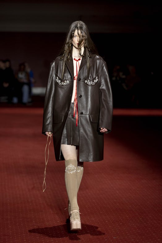 Simone Rocha's Fall/Winter 2023 Collection Featured Straw-Stuffed Ball ...