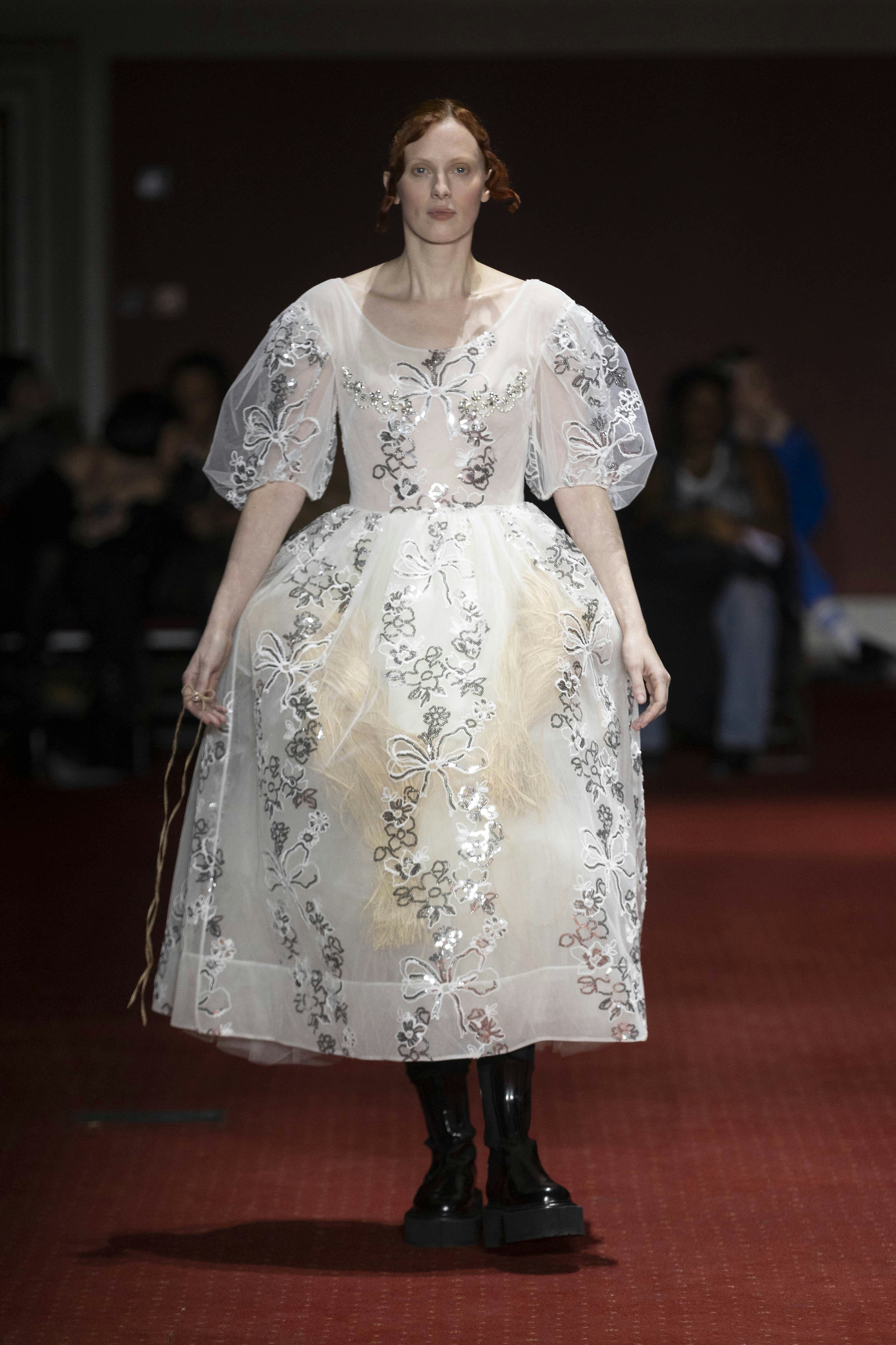 Simone Rocha's Fall/Winter 2023 Collection Featured Straw-Stuffed Ball ...