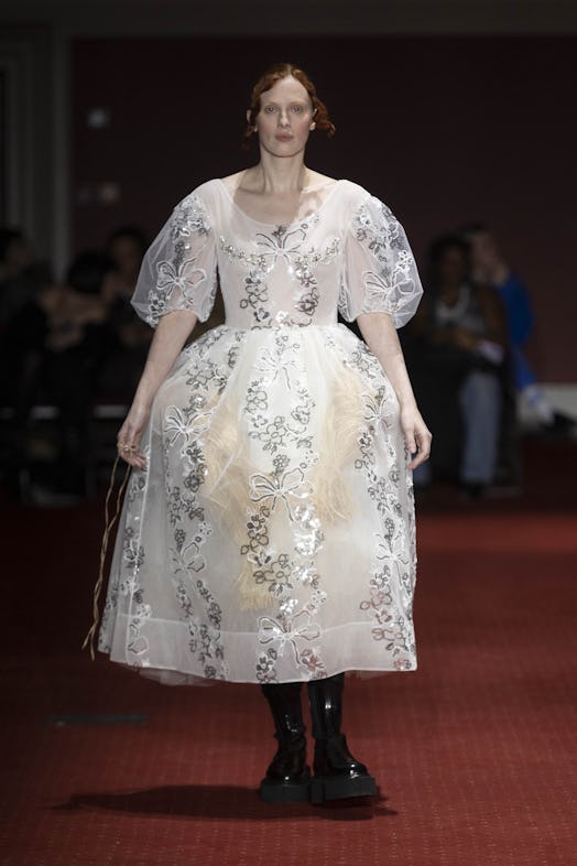 Simone Rocha's Fall/Winter 2023 Collection Featured Straw-Stuffed Ball ...